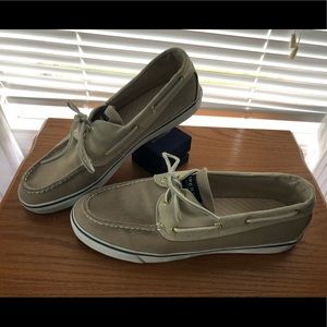 NWOT Sperry Topsider canvas shoes